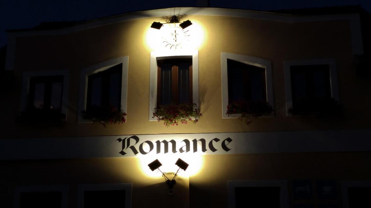 Romance Ubytovani インドルジフーフ・フラデツ エクステリア 写真